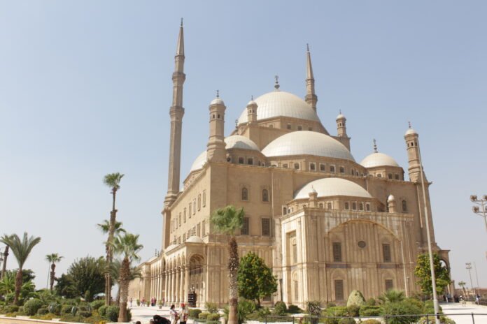 The Egyptian Cabinet’s Media Center published a statement on its official social media platforms, clarifying the truth about what was circulated on some social media sites regarding the Arab Republic of Egypt’s import of Israeli dates.