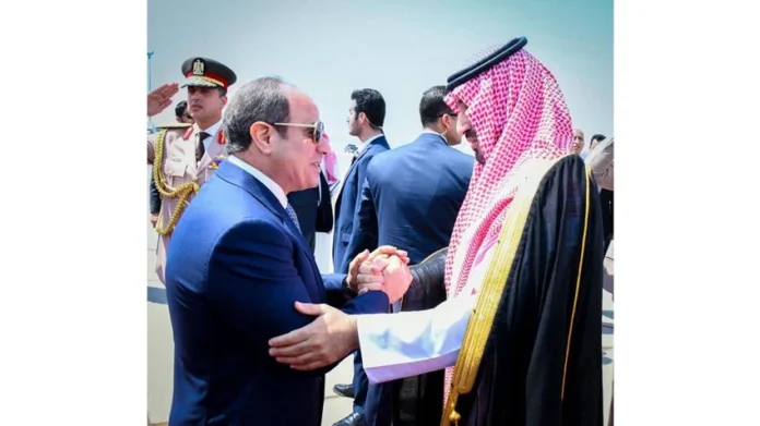 Al-Sissi et Mohammed ben Salmane discutent de la sécurité du Golfe, des routes maritimes, de Gaza, du Soudan et du Yémen, tout en réaffirmant leur volonté de renforcer les échanges commerciaux et les investissements.