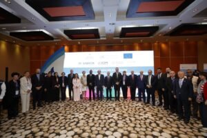عقدت الحكومة المصرية، مُمثلة في وزارة الخارجية والهجرة وشؤون المصريين بالخارج، ومنظومة الأمم المتحدة في مصر، بالتعاون مع الاتحاد الأوروبي، فعالية رفيعة المستوى على هامش منتدى أسوان للسلام والتنمية المستدامة، لتسليط الضوء على التقدم المُحرز في إطار المنصة المشتركة للمهاجرين واللاجئين — وهي جهد منسق يهدف إلى تحسين الوصول إلى الخدمات الأساسية وتعزيز التماسك الاجتماعي بين المهاجرين واللاجئين والمجتمعات المضيفة في مصر.