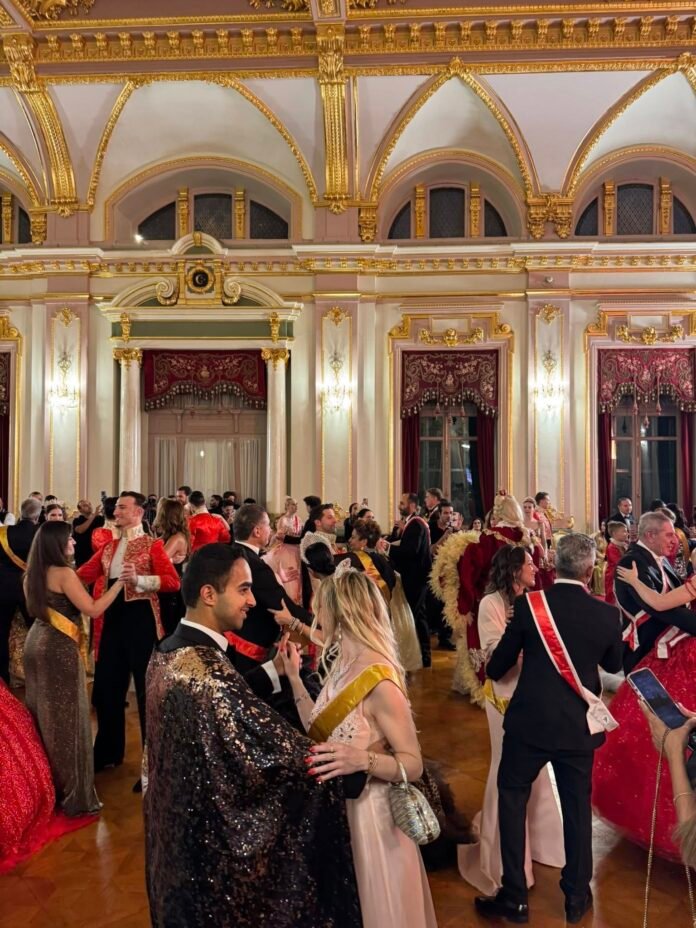 في سابقة هي الأولى من نوعها، استضافت مصر، ولأول مرة، حفل The Grand Ball الملكي الفاخر، والذي يُقام هذا العام خارج موطنه الأصلي في إمارة موناكو، ليُعقد في قصر عابدين التاريخي، أحد أهم وأعرق القصور الملكية في العالم، وينظمهNoble Monte- Carlo.