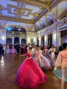 في سابقة هي الأولى من نوعها، استضافت مصر، ولأول مرة، حفل The Grand Ball الملكي الفاخر، والذي يُقام هذا العام خارج موطنه الأصلي في إمارة موناكو، ليُعقد في قصر عابدين التاريخي، أحد أهم وأعرق القصور الملكية في العالم، وينظمهNoble Monte- Carlo.