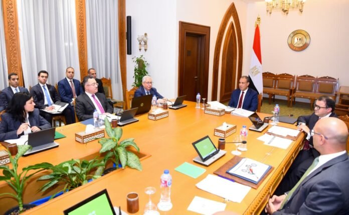 التقى الدكتور بدر عبد العاطي، وزير الخارجية والهجرة وشئون المصريين بالخارج، بقيادات وأعضاء القطاع الأفريقي بالوزارة وذلك في إطار الحرص على التواصل الدوري حول تعزيز النشاط المصري في القارة الإفريقية