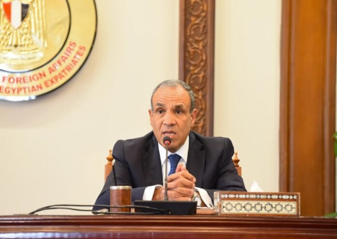 توجه الدكتور بدر عبد العاطي، وزير الخارجية والتعاون الدولي وشئون المصريين بالخارج، اليوم السبت، إلى العاصمة الباكستانية إسلام آباد، للمشاركة في الاجتماع الوزاري الرباعي مع وزراء خارجية جمهورية باكستان الإسلامية، والمملكة العربية السعودية، والجمهورية التركية وذلك لبحث تطورات التصعيد العسكري فى المنطقة وجهود خفض التصعيد فى الاقليم.