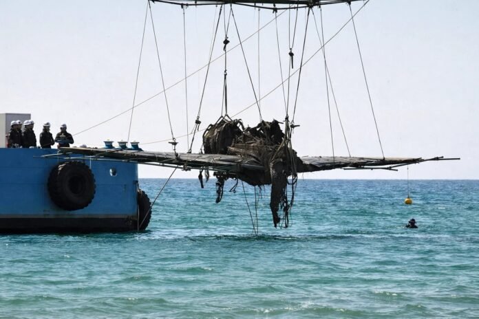 ذكرت مجلة اليابان اليابانية أن جهود انتشال طائرة مقاتلة يابانية تابعة للبحرية الإمبراطورية استخدمت في الحرب العالمية الثانية قد نجحت، بعد أن ظلت غارقة في قاع البحر لمدة 81 عامًا.