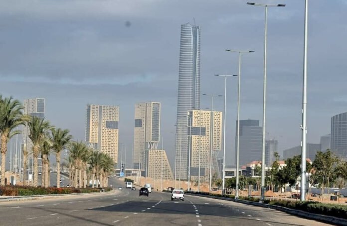 تقرير تحليلي يرصد بالأرقام والبيانات الرسمية كيف ترد مصر على مزاعم مجلة الإيكونوميست بشأن العاصمة الإدارية الجديدة والعلاقات المصرية الإماراتية، مع الاستناد إلى بيانات حكومية وتقارير البنك الدولي والأمم المتحدة.