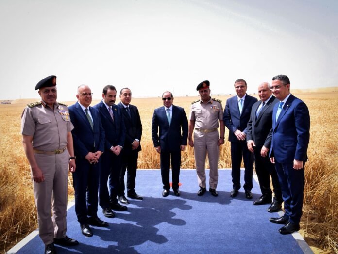 في لحظة تحمل دلالات اقتصادية واستراتيجية، افتتح الرئيس المصري عبد الفتاح السيسي أمس الأحد مشروع “الدلتا الجديدة” التنموي المتكامل، أحد أضخم المشروعات الزراعية والبنية التحتية في تاريخ مصر الحديث، في خطوة تعكس تسارع التحولات الكبرى التي تشهدها الدولة المصرية خلال السنوات الأخيرة لمواجهة تحديات الغذاء والمياه والنمو السكاني والتقلبات الإقليمية والدولية.