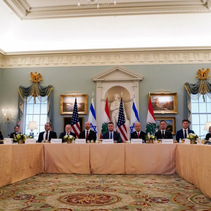 تحليل سياسي معمق يقرأ دلالات الجولة الخامسة من المحادثات اللبنانية الإسرائيلية في واشنطن خلال يونيو 2026، وعلاقتها بالتفاهم الأمريكي الإيراني، ومستقبل جنوب لبنان، ودور حزب الله، واحتمالات نجاح المسار التفاوضي في إعادة رسم التوازنات الإقليمية.