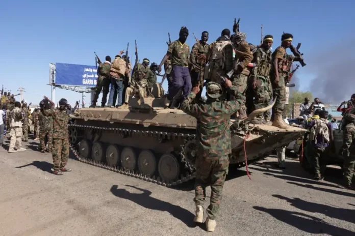 تحليل سياسي يتناول العقوبات الأمريكية على السودان على خلفية اتهامات باستخدام أسلحة كيماوية، وتأثيرها على الحرب الأهلية، ومستقبل الصراع، والمصالح الأمريكية الاستراتيجية في البحر الأحمر والقرن الإفريقي.